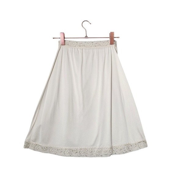 VINTAGE Ivory Lace Trim Slip Skirt Midi Length Feminine Cottagecore - Picture 2 of 8